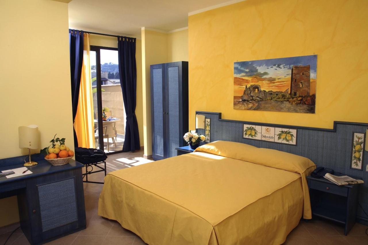 Dolcestate Hotel -Club Campofelice Di Roccella Bagian luar foto