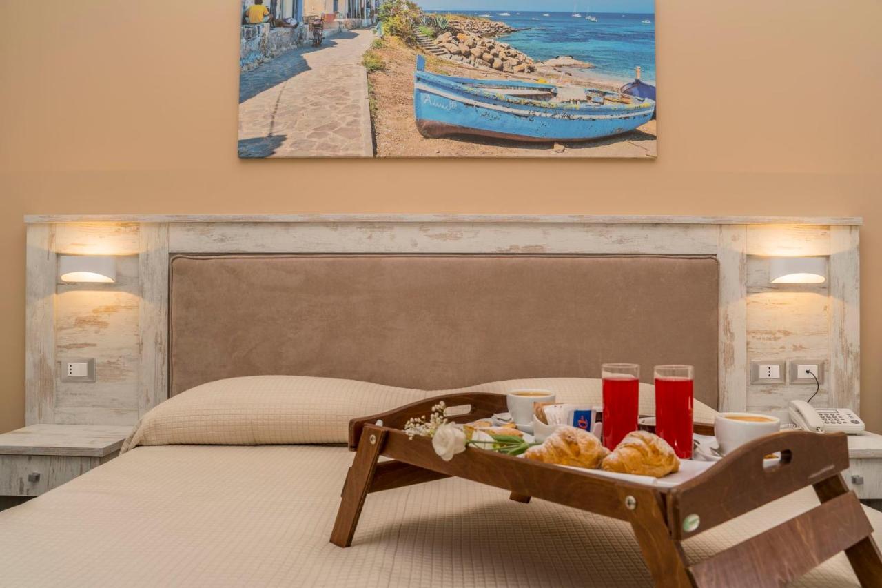 Dolcestate Hotel -Club Campofelice Di Roccella Bagian luar foto