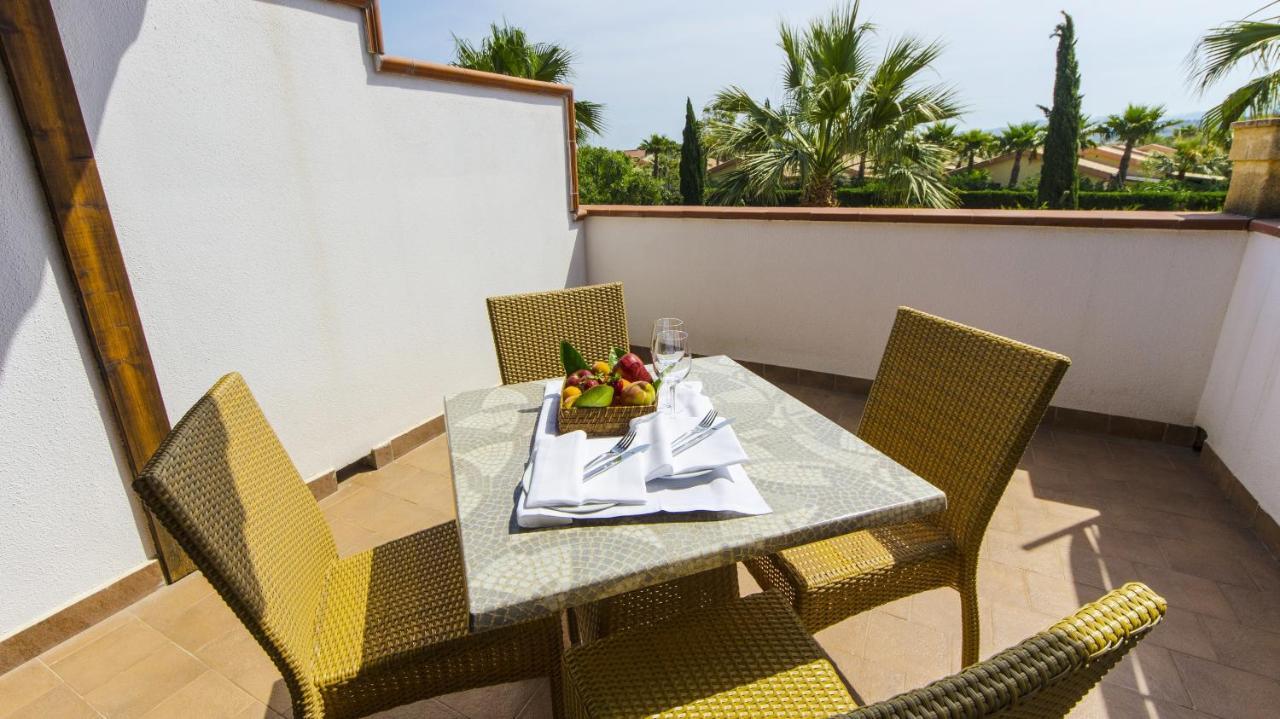 Dolcestate Hotel -Club Campofelice Di Roccella Bagian luar foto