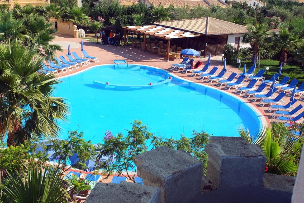 Dolcestate Hotel -Club Campofelice Di Roccella Bagian luar foto