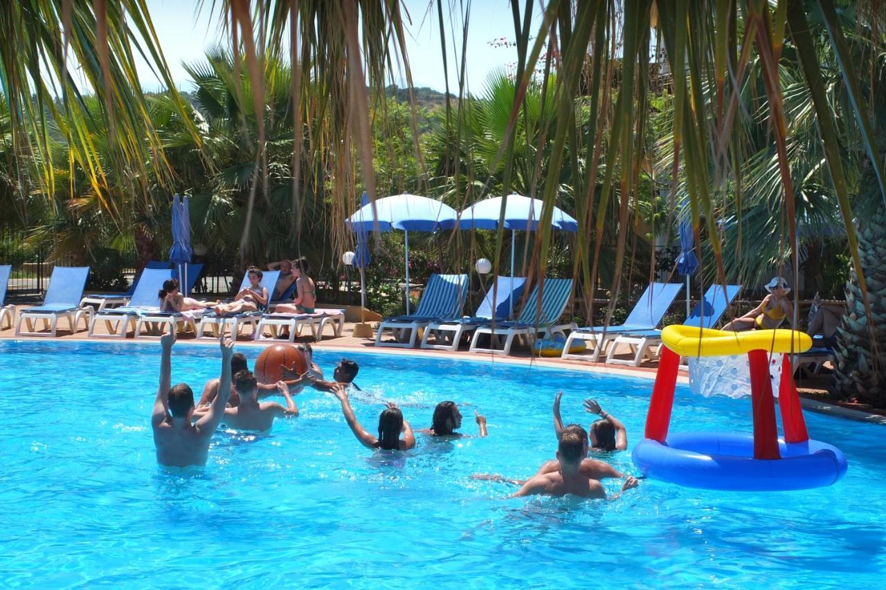 Dolcestate Hotel -Club Campofelice Di Roccella Bagian luar foto